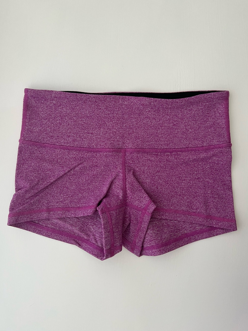 Lululemon Boogie Short, Full-On Luon. Size 4